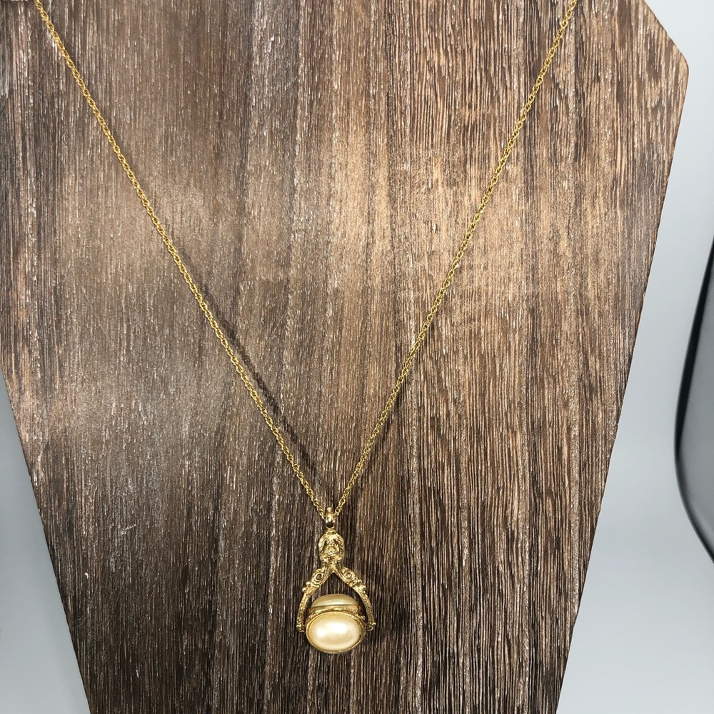 Vintage 1928 Faux Pearl Rotating Pendant Necklace